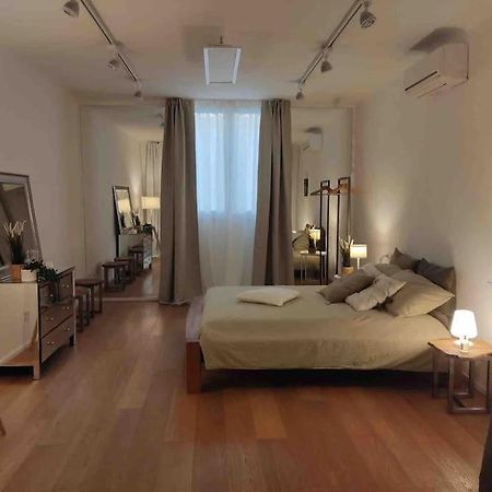 Interno4Home: In Centro Storico Con Posto Auto Ferrara Esterno foto
