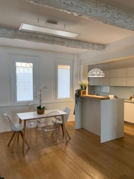 Interno4Home: In Centro Storico Con Posto Auto Ferrara Esterno foto