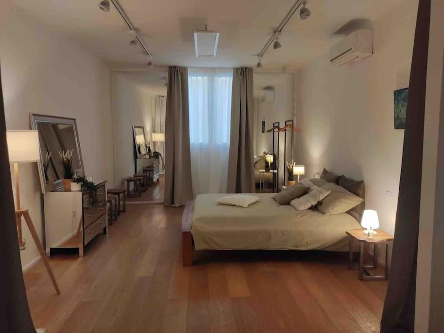 Interno4Home: In Centro Storico Con Posto Auto Ferrara Esterno foto