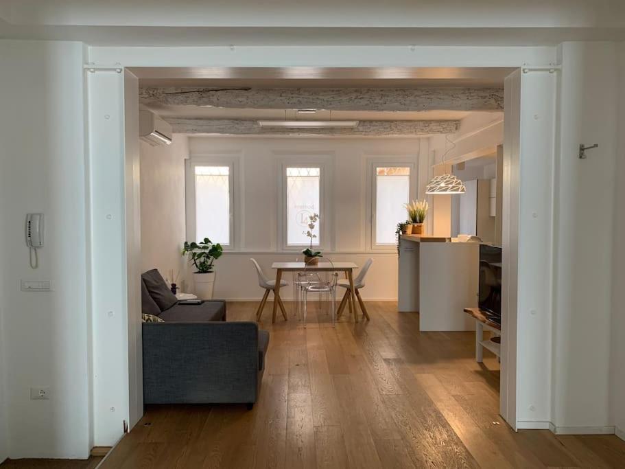 Interno4Home: In Centro Storico Con Posto Auto Ferrara Esterno foto