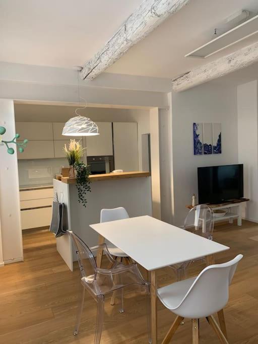 Interno4Home: In Centro Storico Con Posto Auto Ferrara Esterno foto