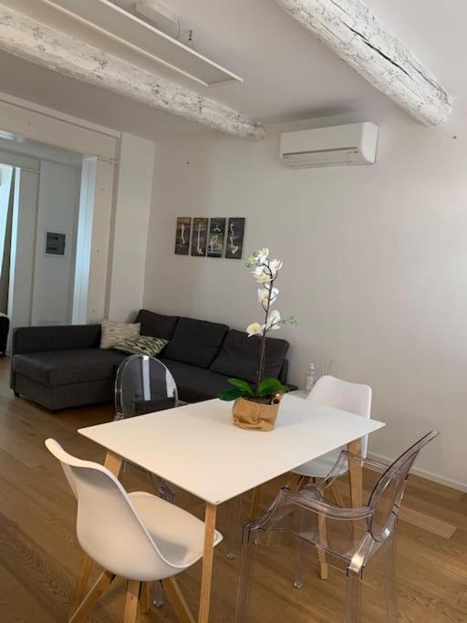 Interno4Home: In Centro Storico Con Posto Auto Ferrara Esterno foto
